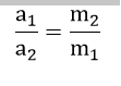 Fórmula que establece la relación entre la masa y la aceleración de dos cuerpos.